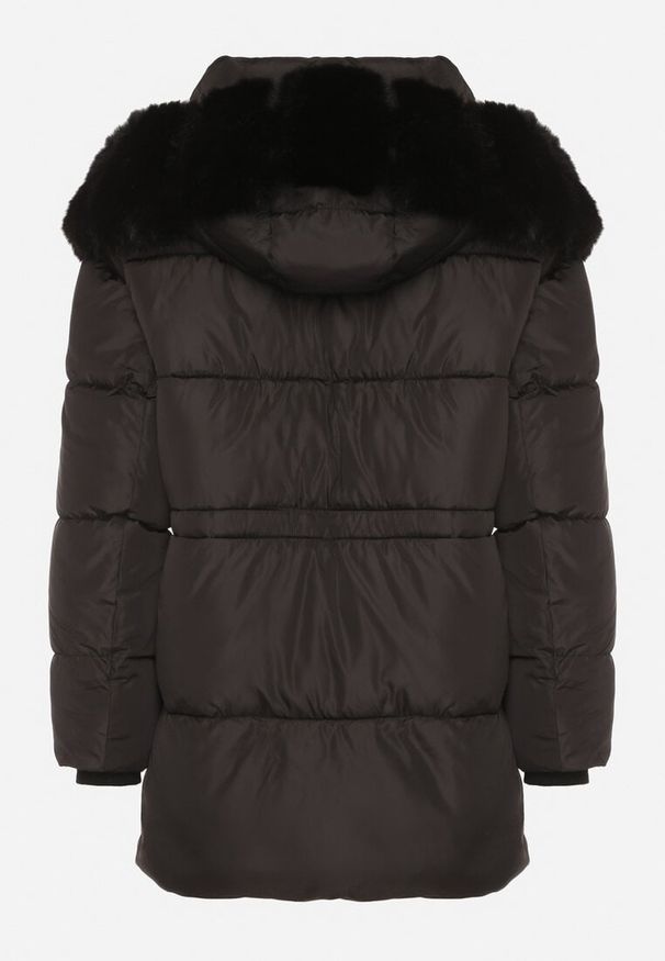 Born2be - Czarna Kurtka z Pikowanymi Przeszyciami i Kapturem z Futerkiem Galiadia. Okazja: na co dzień, na spacer. Kolor: czarny. Materiał: futro. Styl: klasyczny, casual, sportowy