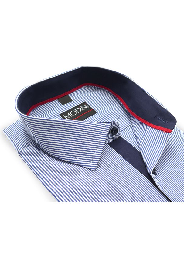 Modini - Biało-niebieska koszula męska w prążki Y57. Kolor: biały, wielokolorowy, niebieski. Materiał: bawełna, poliester, tkanina. Wzór: prążki