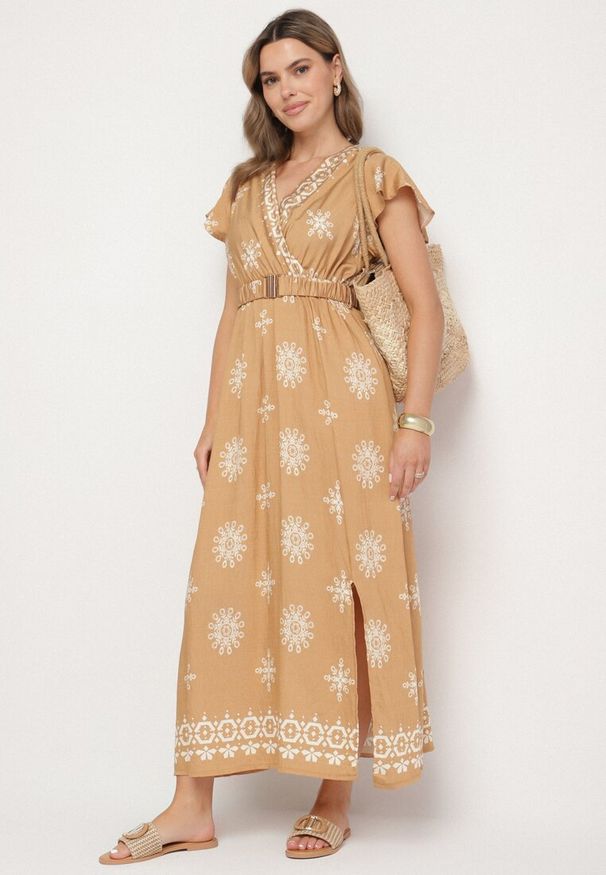 Born2be - Beżowa Sukienka w Ornamentalny Wzór z Elastycznym Paskiem Tosvanna. Okazja: na co dzień. Kolor: beżowy. Długość rękawa: krótki rękaw. Wzór: aplikacja. Typ sukienki: proste, kopertowe. Styl: elegancki, casual, klasyczny