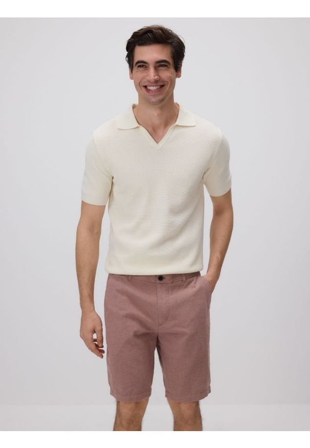 Reserved - Szorty chino regular - brudny róż. Kolor: różowy. Materiał: len, bawełna