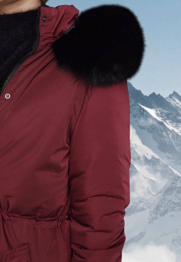 Born2be - Bordowa Dwustronna Kurtka za Kolano z Kapturem z Futerkiem Zephyro. Typ kołnierza: kaptur. Kolor: czerwony. Materiał: futro. Długość: długie. Wzór: gładki, aplikacja