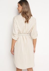 Born2be - Beżowa Sukienka o Koszulowym Fasonie z Paskiem z Cyrkoniami w Komplecie Iosali. Kolor: beżowy. Typ sukienki: koszulowe. Styl: klasyczny, elegancki #2