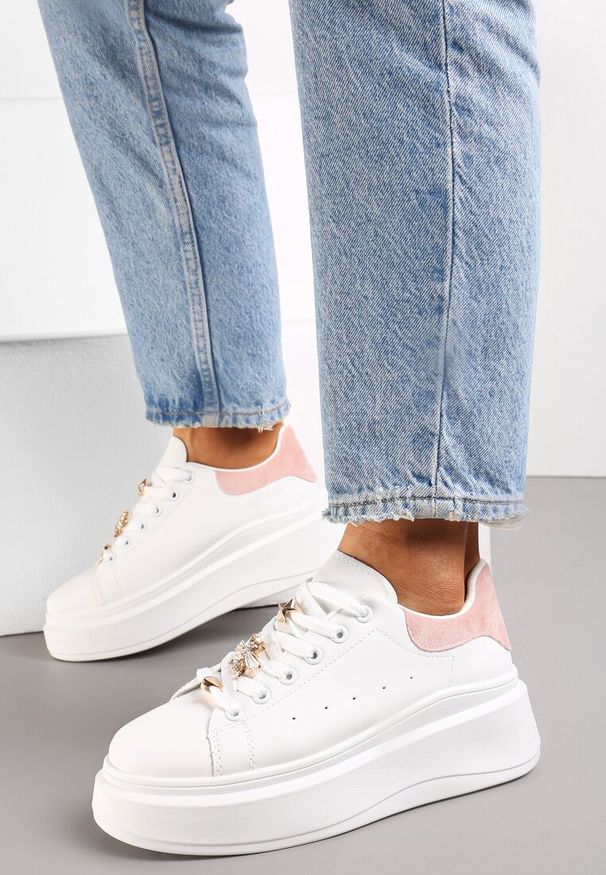 Renee - Biało-Różowe Sneakersy na Grubej Podeszwie Celessi. Kolor: biały. Materiał: jeans