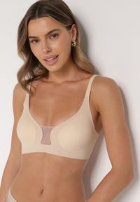 Born2be - Beżowy Biustonosz z Ozdobnym Wycięciem Ezirelle. Kolor: beżowy. Materiał: jeans. Rodzaj stanika: wyciągane miseczki. Wzór: gładki #4
