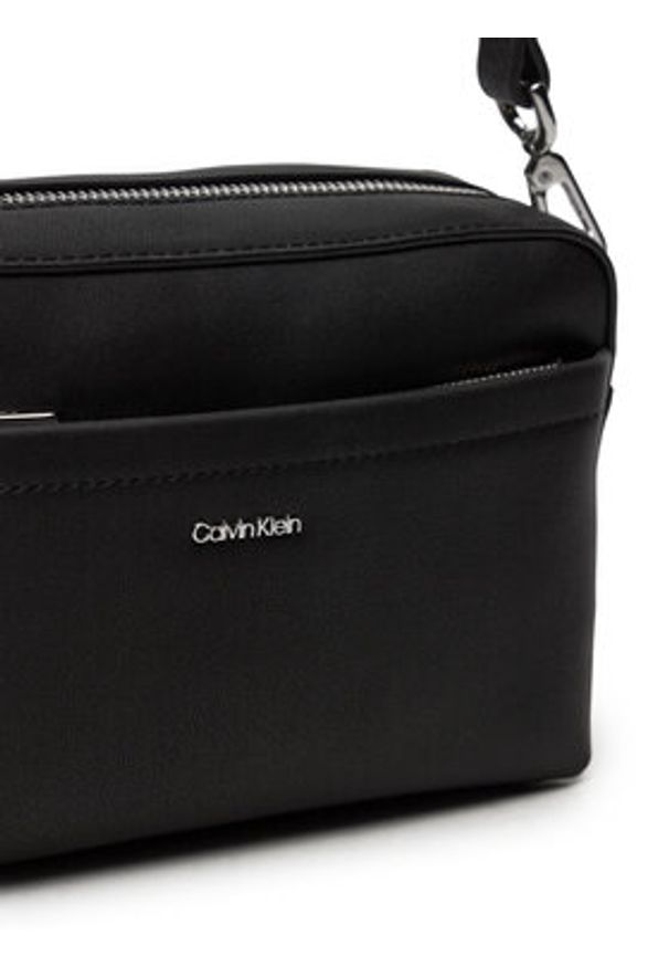 Calvin Klein Torebka C Must Convertible K60K612901 Czarny. Kolor: czarny. Materiał: skórzane