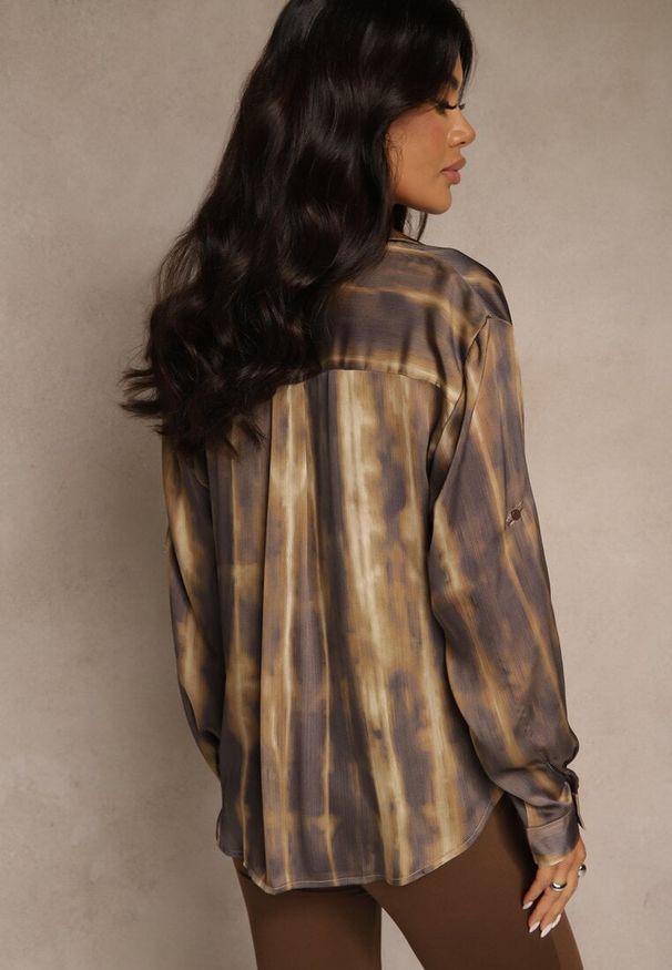 Renee - Brązowa Drapowana Koszula z Rękawami z Możliwością Podpięcia Estalana. Okazja: na co dzień. Typ kołnierza: kołnierzyk klasyczny. Kolor: brązowy. Długość rękawa: długi rękaw. Długość: długie. Wzór: aplikacja. Styl: casual, klasyczny, retro