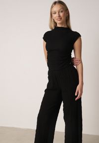 Born2be - Czarny Gładki Komplet Szerokie Spodnie i Marszczona Bluzka ze Stójką Merithie. Kolor: czarny. Materiał: materiał. Wzór: gładki #5