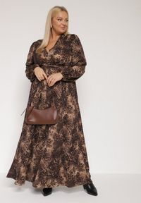 Born2be - Brązowa Rozkloszowana Sukienka w Cętki Reinafa. Okazja: na co dzień. Kolor: brązowy. Styl: casual #5