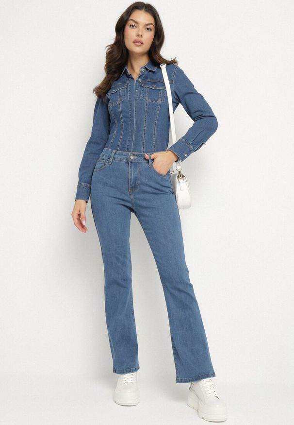 Born2be - Niebieskie Jeansy Dzwony z Bawełną Barilen. Okazja: na co dzień. Stan: podwyższony. Kolor: niebieski. Styl: vintage, klasyczny, casual, boho