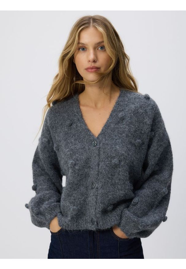 Reserved - Kardigan z aplikacjami - szary. Kolor: szary. Materiał: dzianina, wełna. Wzór: aplikacja