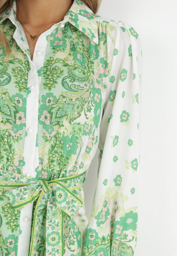 Born2be - Jasnozielona Koszulowa Sukienka z Guzikami i Gumką w Pasie Melija. Kolor: zielony. Materiał: materiał. Wzór: kwiaty. Sezon: wiosna, lato. Typ sukienki: koszulowe