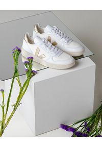 Veja - VEJA - Białe sneakersy V-10. Kolor: biały. Materiał: tkanina, guma, materiał. Szerokość cholewki: normalna. Wzór: aplikacja #5