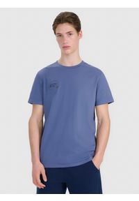 4f - 4F T-shirt regular z nadrukiem męski - granatowy S. Okazja: na co dzień. Kolor: niebieski. Materiał: jersey, materiał, bawełna. Długość rękawa: krótki rękaw. Długość: krótkie. Wzór: nadruk. Styl: casual, sportowy, klasyczny #1