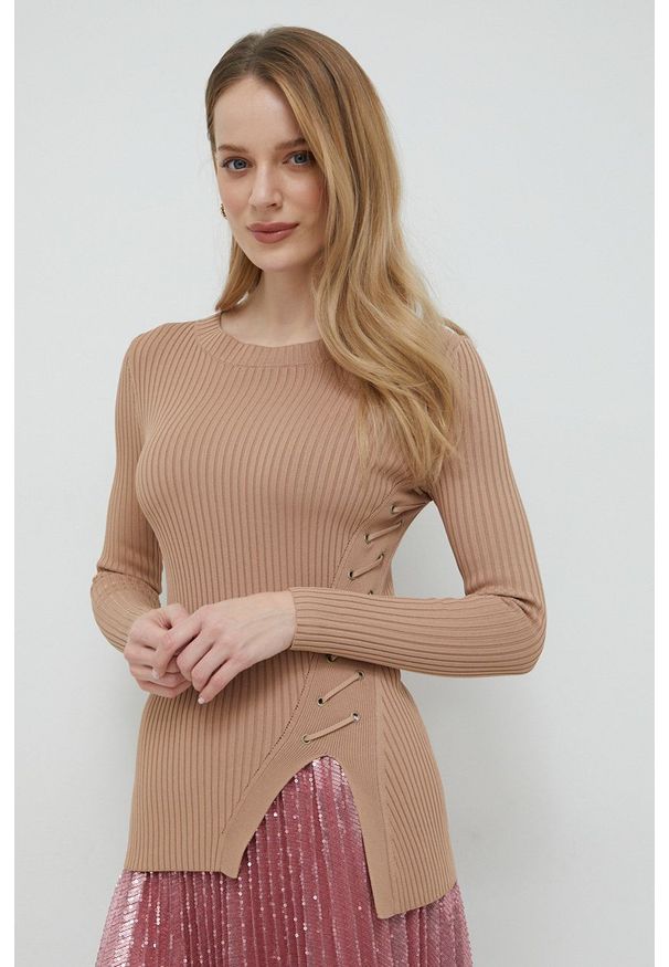 Guess sweter damski kolor brązowy lekki. Kolor: brązowy. Długość rękawa: długi rękaw. Długość: długie