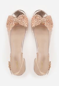 Renee - Szampańskie Sandały VICES na Kwadratowym Słupku z Transparentną Cholewką Kokardą i Cyrkoniami Orinrahne. Kolor: złoty. Materiał: satyna. Obcas: na słupku. Styl: elegancki #7