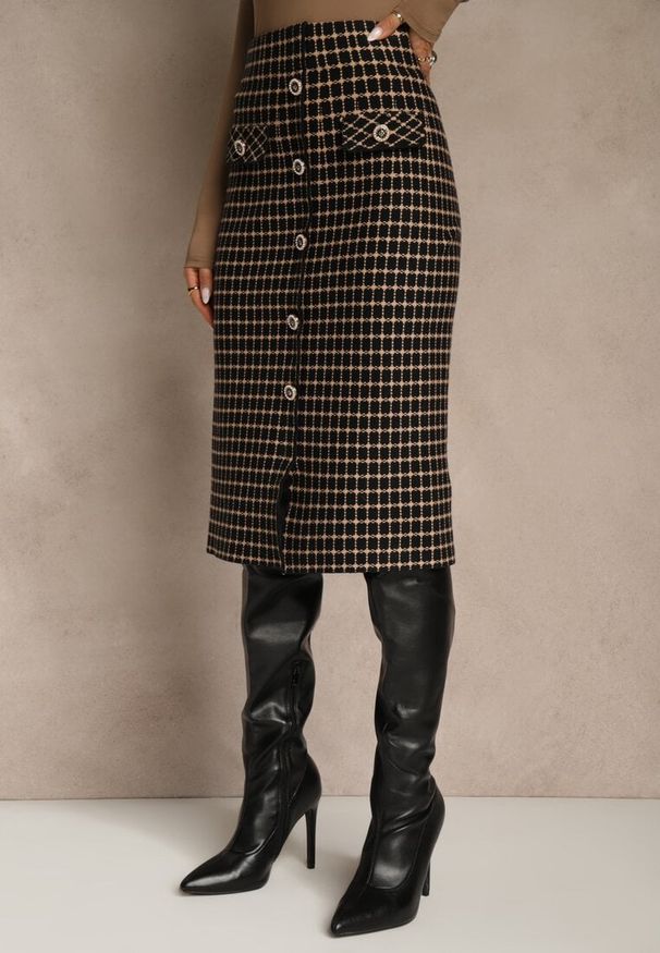 Renee - Czarno-Beżowa Tweedowa Spódnica Ołówkowa w Kratę z Guzikami Aretusa. Okazja: na spotkanie biznesowe. Stan: podwyższony. Kolor: czarny. Styl: biznesowy