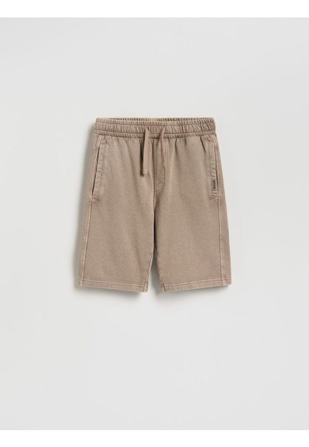 Reserved - Bawełniane bermudy - ciemnobrązowy. Kolor: brązowy. Materiał: bawełna