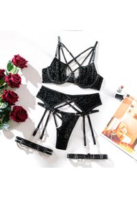 Intica - Czteroczęściowy komplet bielizny z miękkiego materiału na romantyczne wieczory Tuesday. Kolor: czarny. Materiał: materiał. Wzór: koronka #1