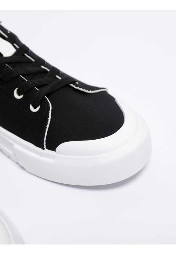 Big-Star - Trampki męskie czarne NN174156 906. Okazja: na co dzień. Kolor: czarny. Styl: elegancki, casual, sportowy