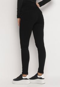 Born2be - Czarne Jeansy Skinny Push Up Amariah. Okazja: na co dzień, na spotkanie biznesowe. Kolor: czarny. Wzór: aplikacja. Styl: biznesowy, elegancki, casual #3