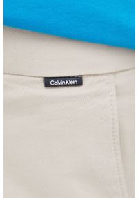Calvin Klein spodnie męskie kolor beżowy dopasowane. Kolor: beżowy. Materiał: tkanina, bawełna. Wzór: gładki #3