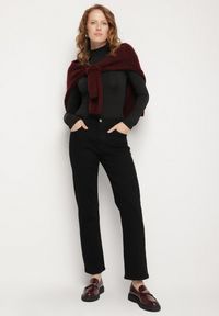 Born2be - Czarne Jeansy o Prostym Kroju z Regularnym Stanem Aklinne. Okazja: na co dzień. Kolor: czarny. Styl: casual