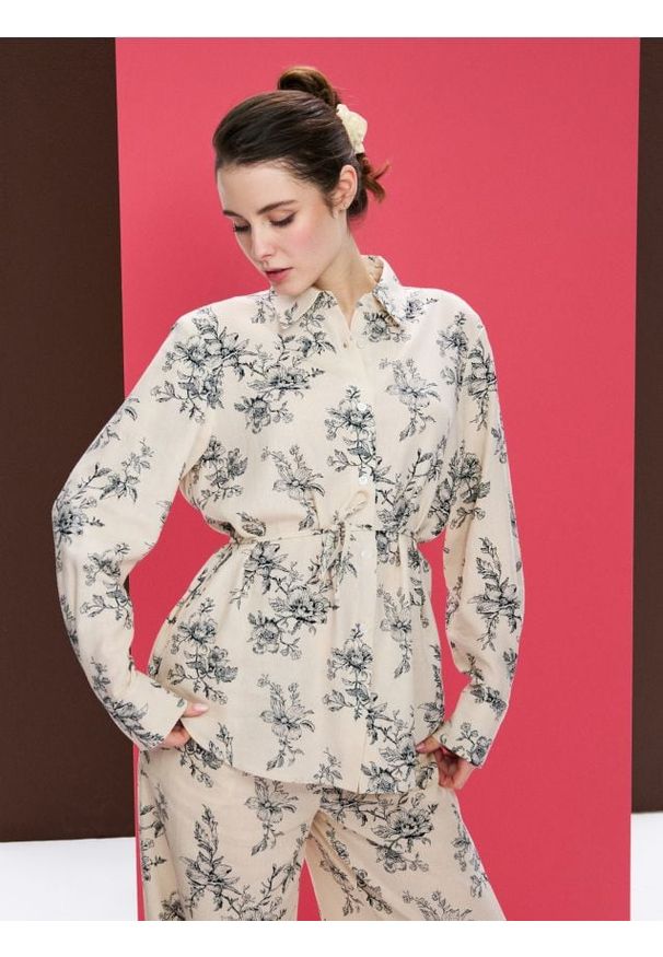 Sinsay - Koszula z domieszką lnu z wiązaniem na plecach - wielobarwny. Materiał: len