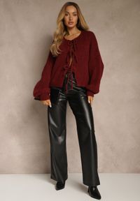 Renee - Bordowy Kardigan z Wełną o Kroju Oversize z Wiązanymi Kokardami Elearina. Okazja: na co dzień. Typ kołnierza: kokarda. Kolor: czerwony. Materiał: wełna. Styl: street, elegancki, casual #2