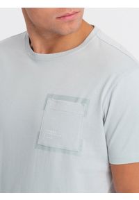 Ombre Clothing - T-shirt męski bawełniany z kieszonką - jasnoszary V10 OM-TSPT-0154 - XXL. Kolor: szary. Materiał: bawełna. Wzór: aplikacja, nadruk #5