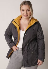 Born2be - Szaro-Żółta Przejściowa Kurtka Dwustronna Parka z Pikowaniem i Kapturem Tidare. Okazja: na spacer, na co dzień. Kolekcja: plus size. Kolor: szary. Materiał: poliester, jeans. Styl: casual, sportowy #6