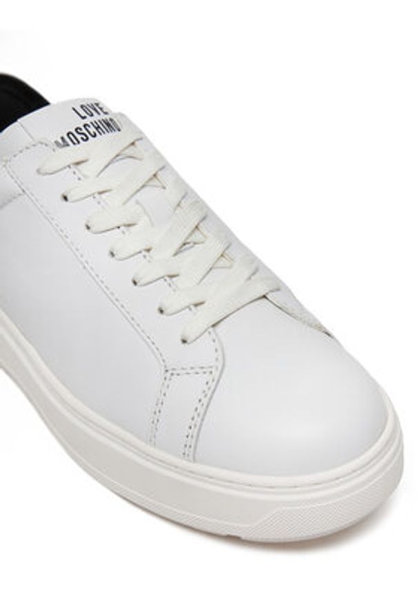 Love Moschino - LOVE MOSCHINO Sneakersy JA15174G1MIA310A Biały. Kolor: biały. Materiał: skóra