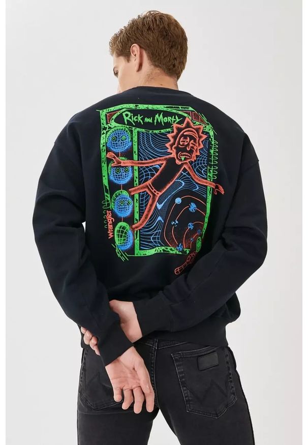 Wrangler - WRANGLER RICK&MORTY CREW MĘSKA BLUZA KLASYCZNA BLACK W6R1HN100 112144802. Typ kołnierza: bez kaptura. Materiał: materiał, bawełna. Długość rękawa: długi rękaw. Długość: długie. Wzór: nadruk. Sezon: lato. Styl: klasyczny