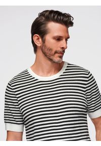 Ombre Clothing - Dzianinowy t-shirt męski w marynarskie paski z ażurowym splotem – czarno-biały V1 - Rozmiar: XL. Okazja: na spacer. Kolor: czarny. Materiał: dzianina. Długość: krótkie. Wzór: paski, ażurowy, ze splotem. Sezon: lato. Styl: elegancki