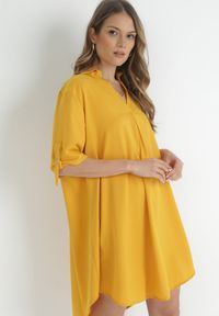 Born2be - Żółta Pudełkowa Sukienka Mini z Kołnierzykiem Zeena. Kolor: żółty. Długość rękawa: krótki rękaw. Długość: mini