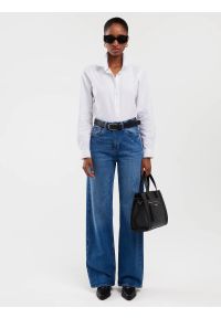 Big-Star - Koszula damska klasyczna biała Hansai 101. Okazja: do pracy, na spotkanie biznesowe. Typ kołnierza: kołnierzyk klasyczny. Kolor: biały. Materiał: bawełna. Długość rękawa: długi rękaw. Długość: długie. Sezon: lato. Styl: klasyczny #2