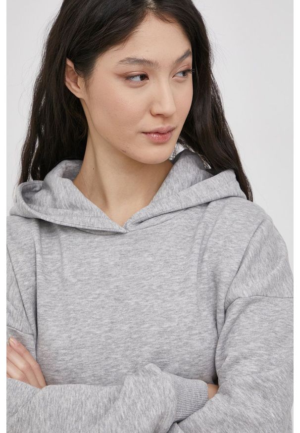 JDY Sukienka kolor szary mini oversize. Typ kołnierza: kaptur. Kolor: szary. Długość rękawa: długi rękaw. Typ sukienki: oversize. Długość: mini