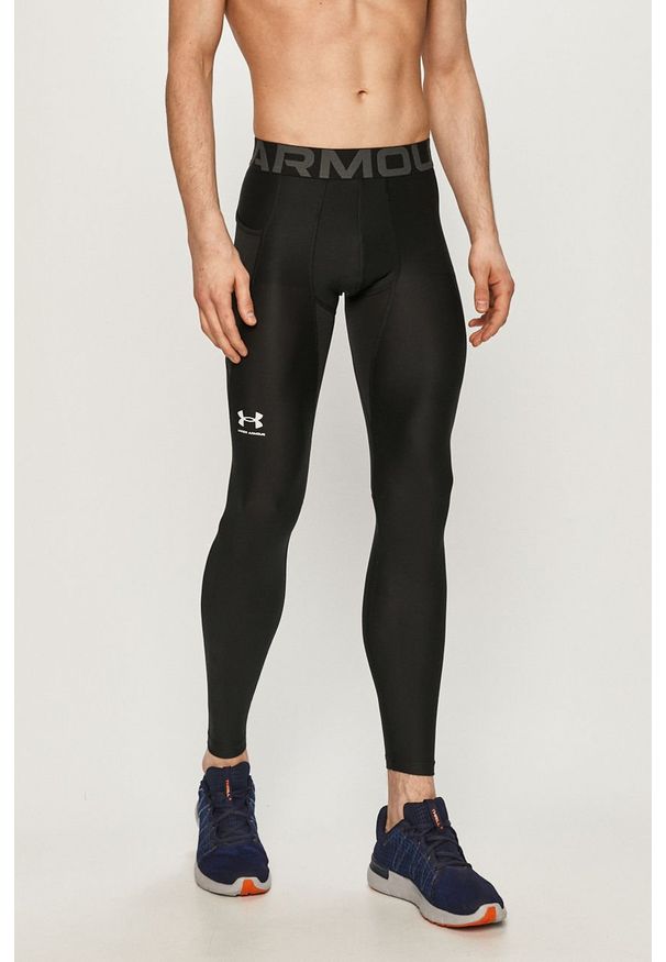 Under Armour - Legginsy. Kolor: czarny. Materiał: poliester, materiał, dzianina, elastan. Wzór: nadruk