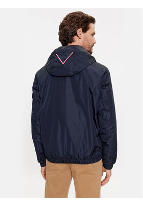 TOMMY HILFIGER - Tommy Hilfiger Kurtka przejściowa MW0MW31641 Granatowy Regular Fit. Kolor: niebieski. Materiał: syntetyk