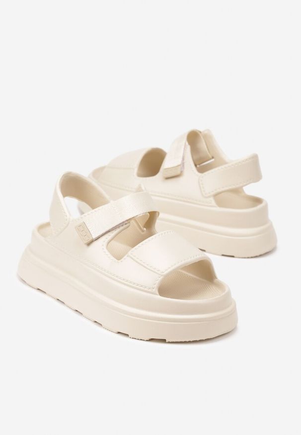 Born2be - Beżowe Piankowe Sandały Chunky na Grubej Podeszwie z Zapięciem na Rzep Obenae. Okazja: na co dzień. Zapięcie: rzepy. Kolor: beżowy. Sezon: lato. Styl: casual