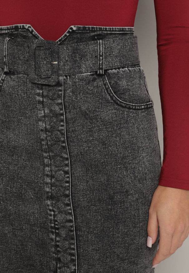 Born2be - Czarna Ołówkowa Spódnica Midi Jeansowa z Guzikami Rilma. Kolor: czarny. Materiał: jeans