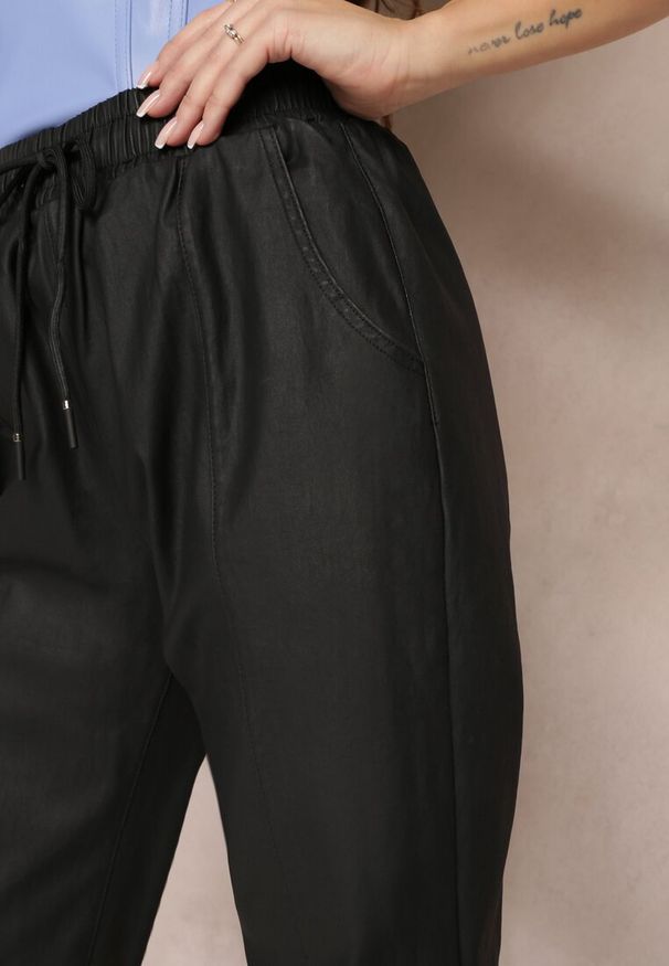Renee - Czarne Dresowe Spodnie Joggery z Gumką w Pasie Arnetta. Kolor: czarny. Materiał: dresówka