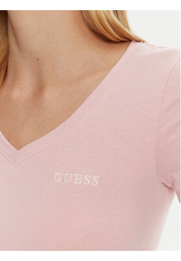 Guess T-Shirt O5RI02 KBBU1 Różowy Regular Fit. Kolor: różowy. Materiał: bawełna