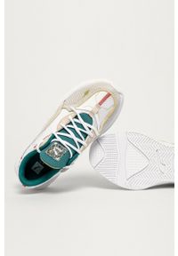 Puma Buty kolor biały. Nosek buta: okrągły. Zapięcie: sznurówki. Kolor: biały. Materiał: guma