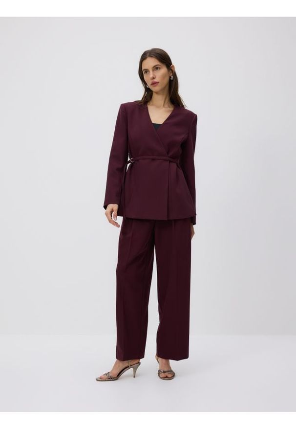Reserved - Spodnie z wiązaniem - bordowy. Kolor: czerwony. Materiał: tkanina, wiskoza