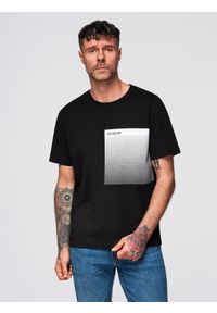 Ombre Clothing - Męski t-shirt bawełniany z graficznym printem – czarny V2 - Rozmiar: XXL. Okazja: na co dzień. Kolor: czarny. Materiał: bawełna. Wzór: nadruk. Styl: casual, klasyczny #1