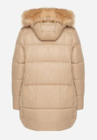 Born2be - Beżowa Pikowana Kurtka o Trapezowym Kroju z Kapturem i Odpinanym Futerkiem Deolaine. Okazja: na co dzień. Typ kołnierza: kaptur. Kolor: beżowy. Materiał: futro. Długość rękawa: długi rękaw. Długość: długie. Styl: elegancki, casual #3