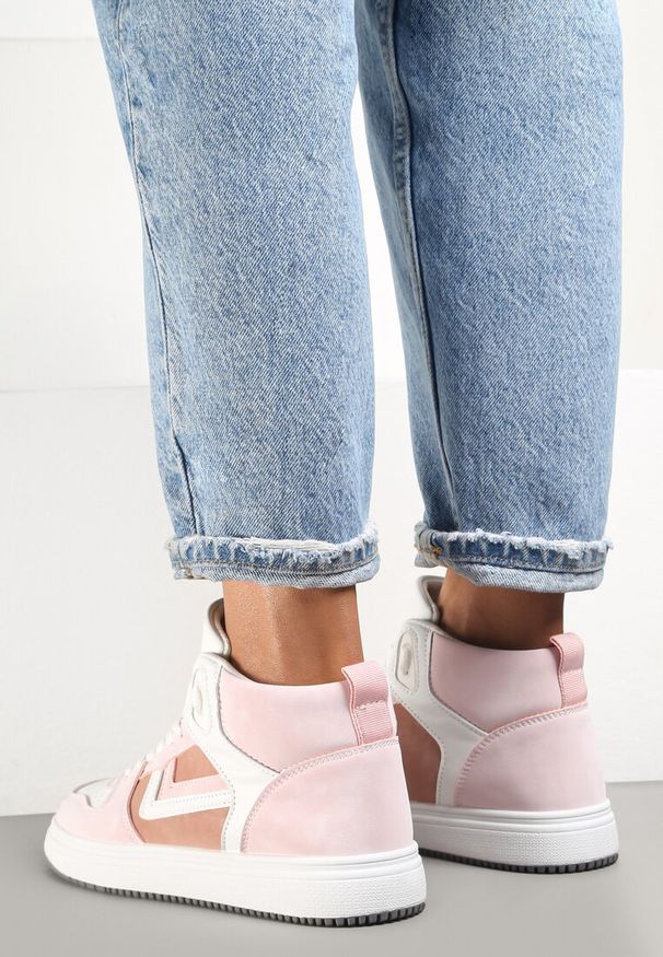 Renee - Biało-Różowe Sneakersy Maeramia. Okazja: na co dzień. Kolor: różowy. Materiał: jersey, jeans