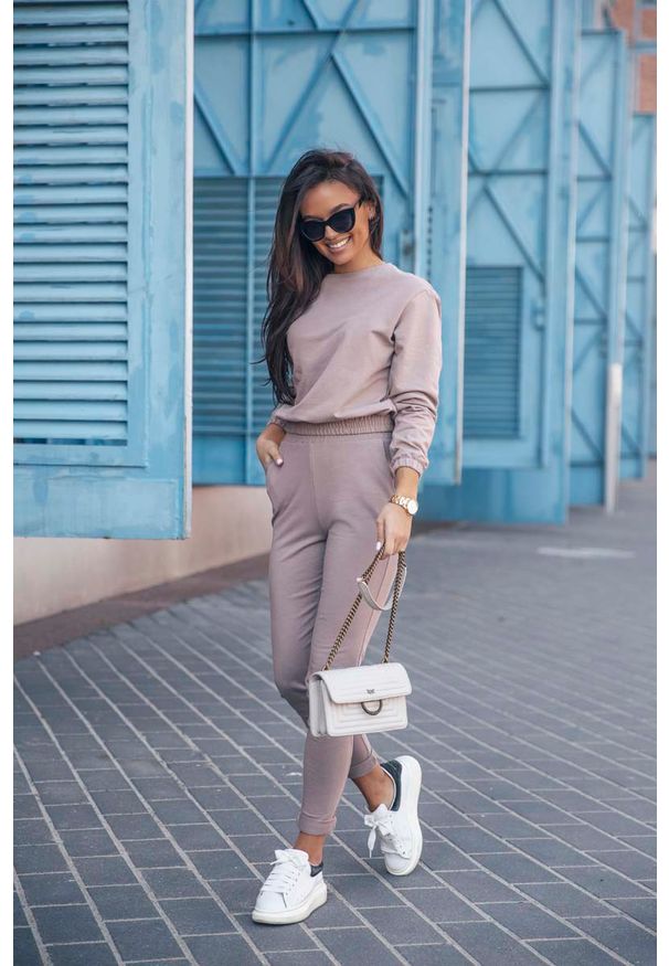 IVON - Dresowy Komplet Nierozpinana Bluza i Dopasowane Spodnie - Mocca. Materiał: dresówka
