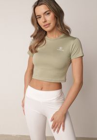 Born2be - Jasnozielony Krótki T-shirt w Stylu Basic z Minimalistycznym Nadrukiem Orithana. Okazja: na co dzień. Kolor: zielony. Materiał: jeans. Długość: krótkie. Wzór: nadruk. Styl: sportowy, casual #1