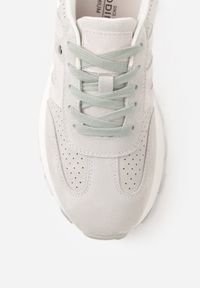 Born2be - Jasnozielone Zamszowe Sneakersy na Grubej Podeszwie Geometrycznym Wzorem Zitula. Okazja: na co dzień, na spacer. Kolor: zielony. Materiał: zamsz. Wzór: geometria. Sport: turystyka piesza #6